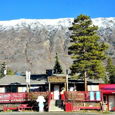 Spirit Lake Lodge Уайтхорс Экстерьер фото