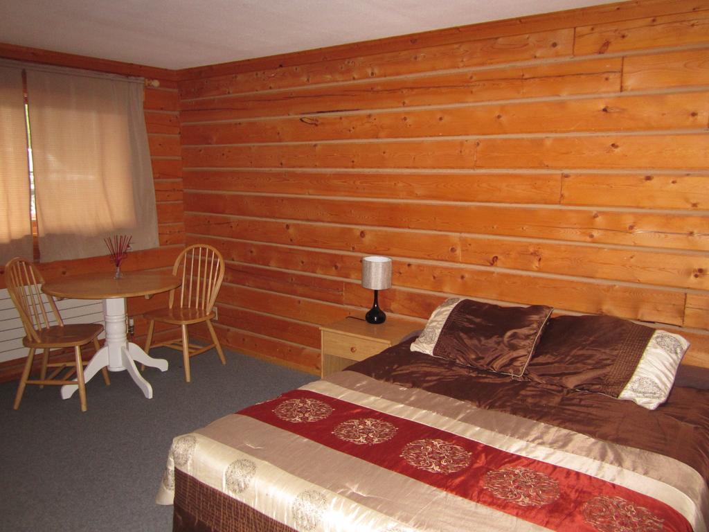 Spirit Lake Lodge Уайтхорс Номер фото