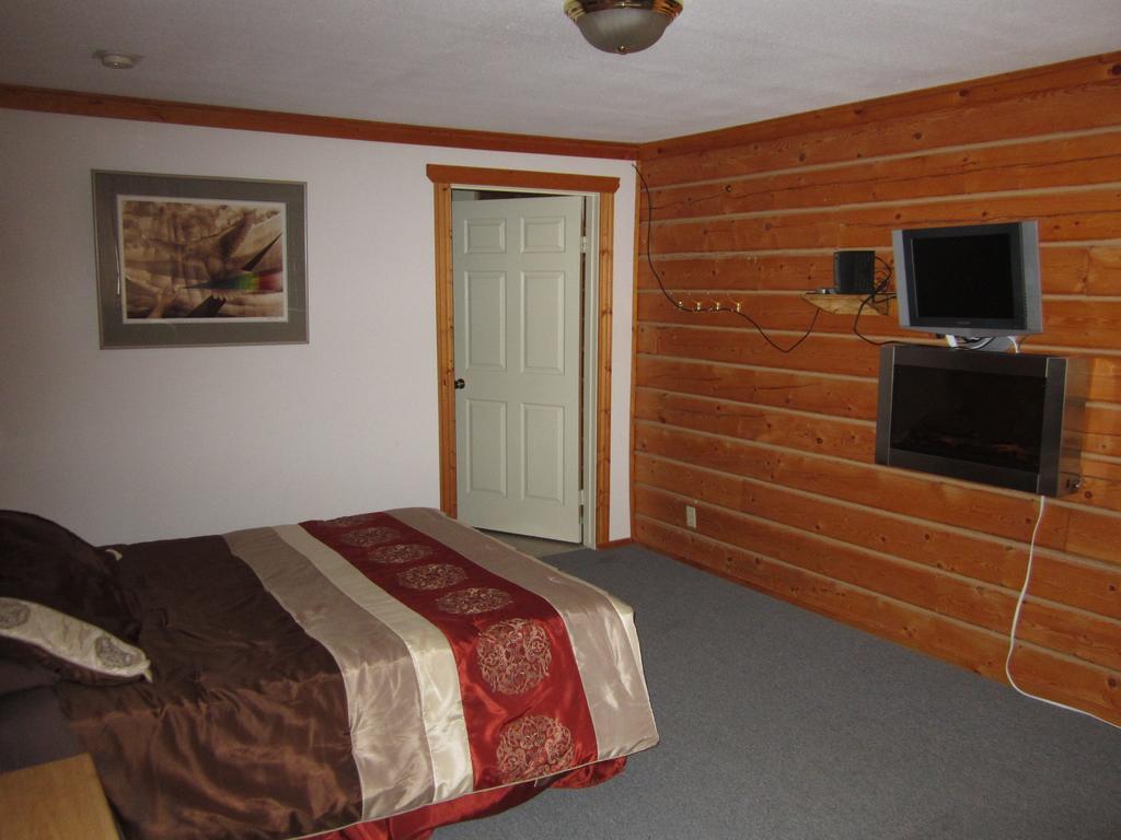 Spirit Lake Lodge Уайтхорс Номер фото